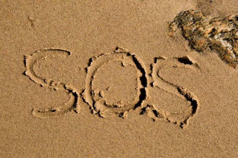 Emergency rescue signaling showing ground signal patterns whistle use and visibility enhancement methods maximizing detection probability - InfoProds 2026