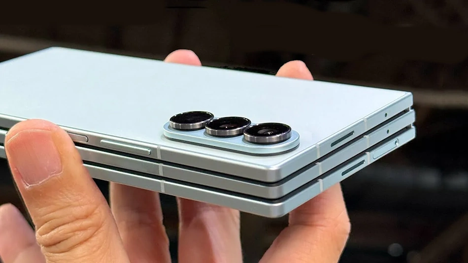 Detailed close-up view of sophisticated dual-hinge mechanism in tri-fold smartphone showing precision-engineered ultra-high-strength steel components, 26 precision cams, and advanced folding technology enabling 200000 cycle durability in modern foldable devices - InfoProds 2026