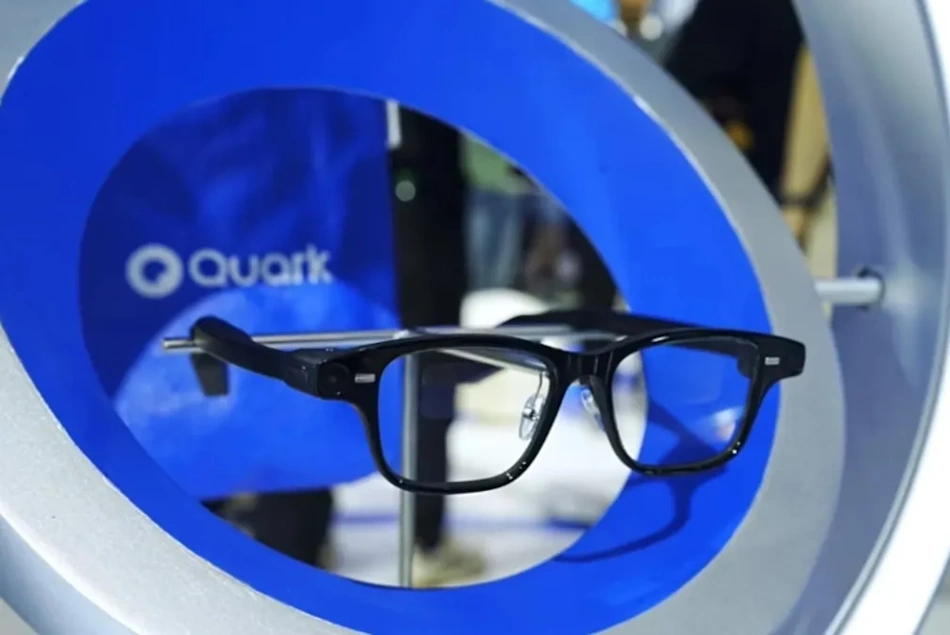 Alibaba Quark Smart Glasses Health Monitoring Features Alibaba Quark AI smart glasses demonstrating health monitoring capabilities with infrared sensors for blood oxygen and heart rate tracking wearable wellness technology 2026 - InfoProds health tech review