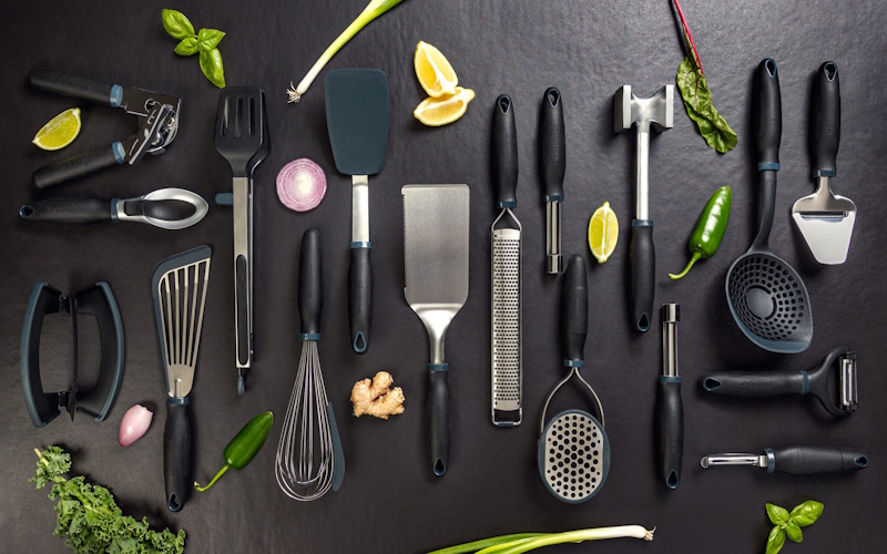 Fresh vegetables on a cutting board with knife and chopping tools illustrating kitchen preparation.
